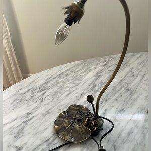 Waterlily Bronze Leaf Table Lamp